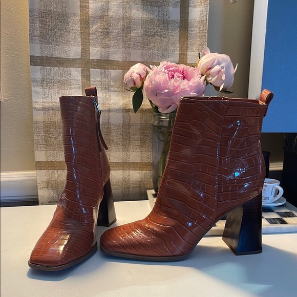 Circus by Sam Edelman Brown Heeled Boots with Croc Texture - Picture 6 of 14